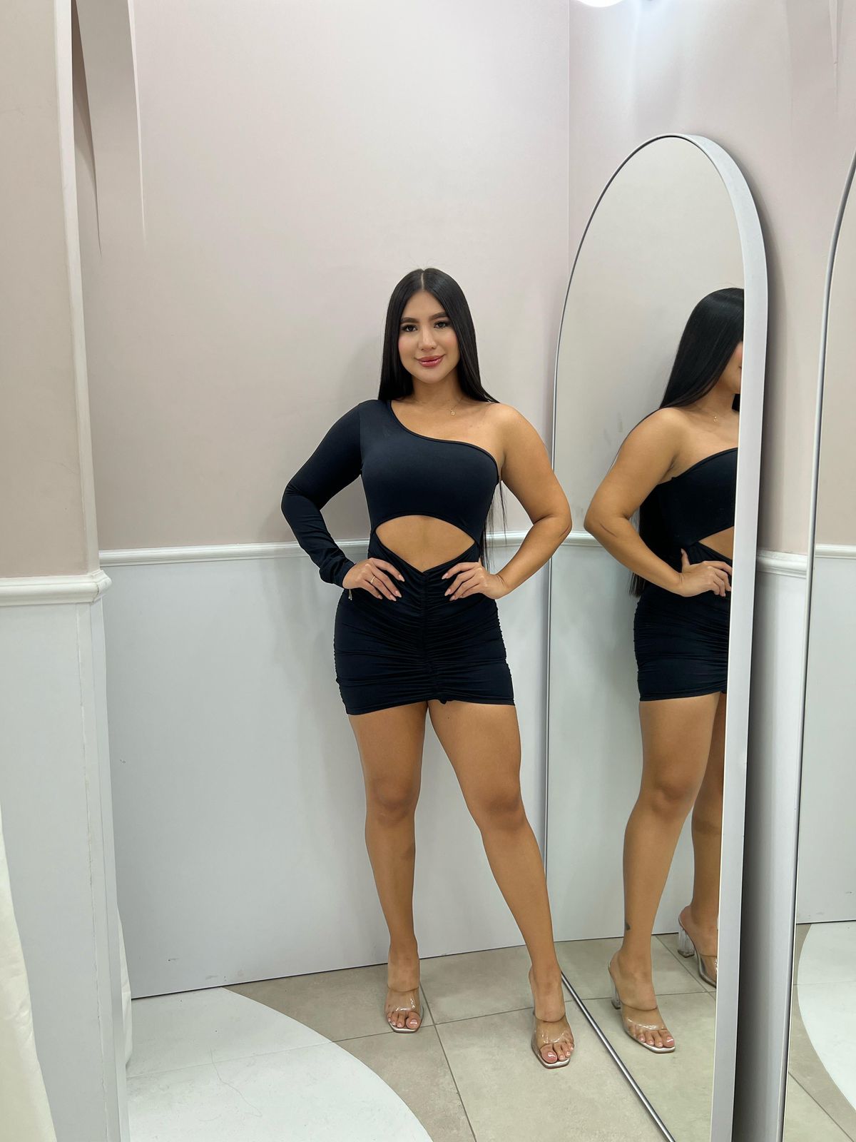 VESTIDO UNA MANGA