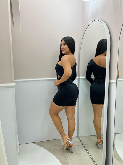 VESTIDO UNA MANGA